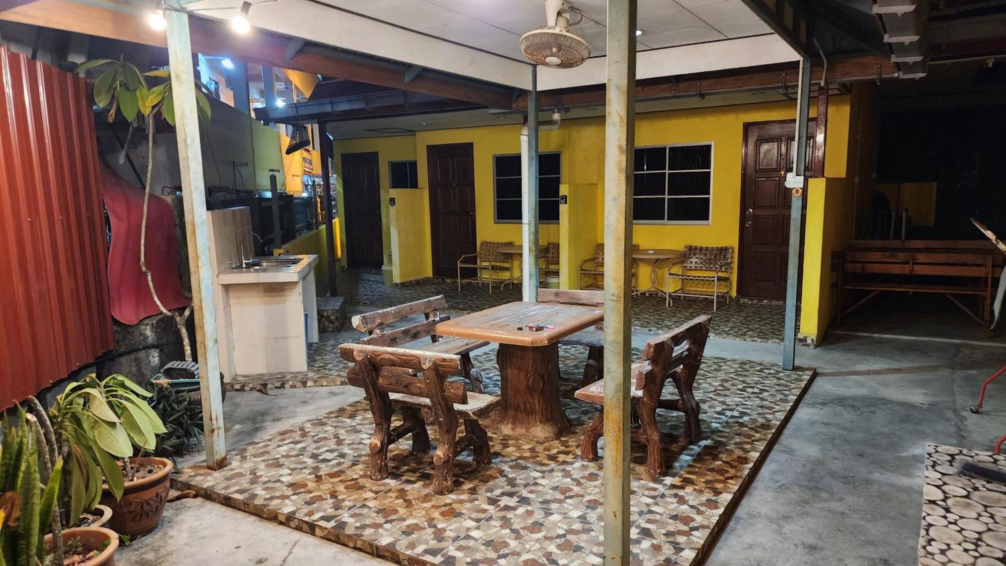 Lagenda Resthouse Cenang Beach パンタイ・サナング エクステリア 写真